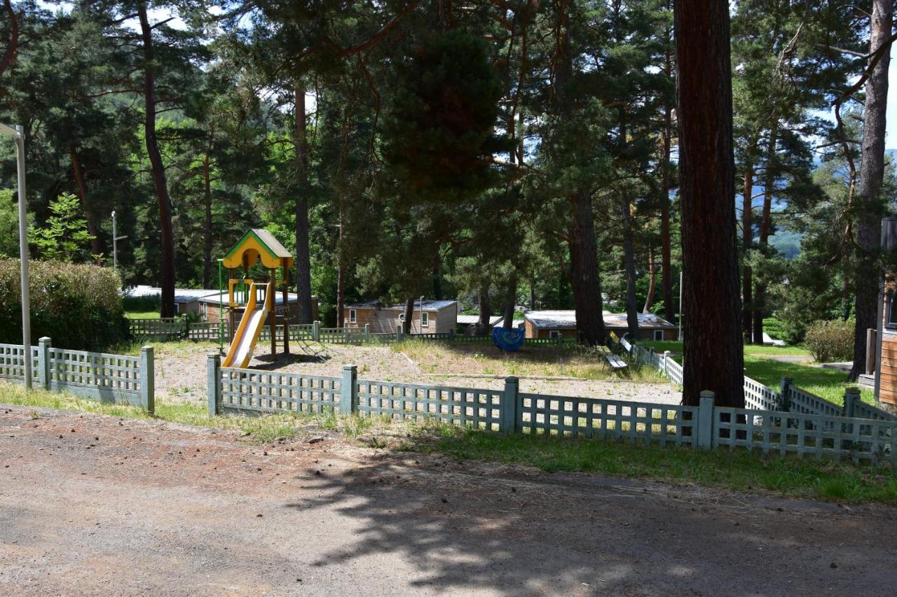 Camping Domaine Du Lac Chambon Murol Exterior foto