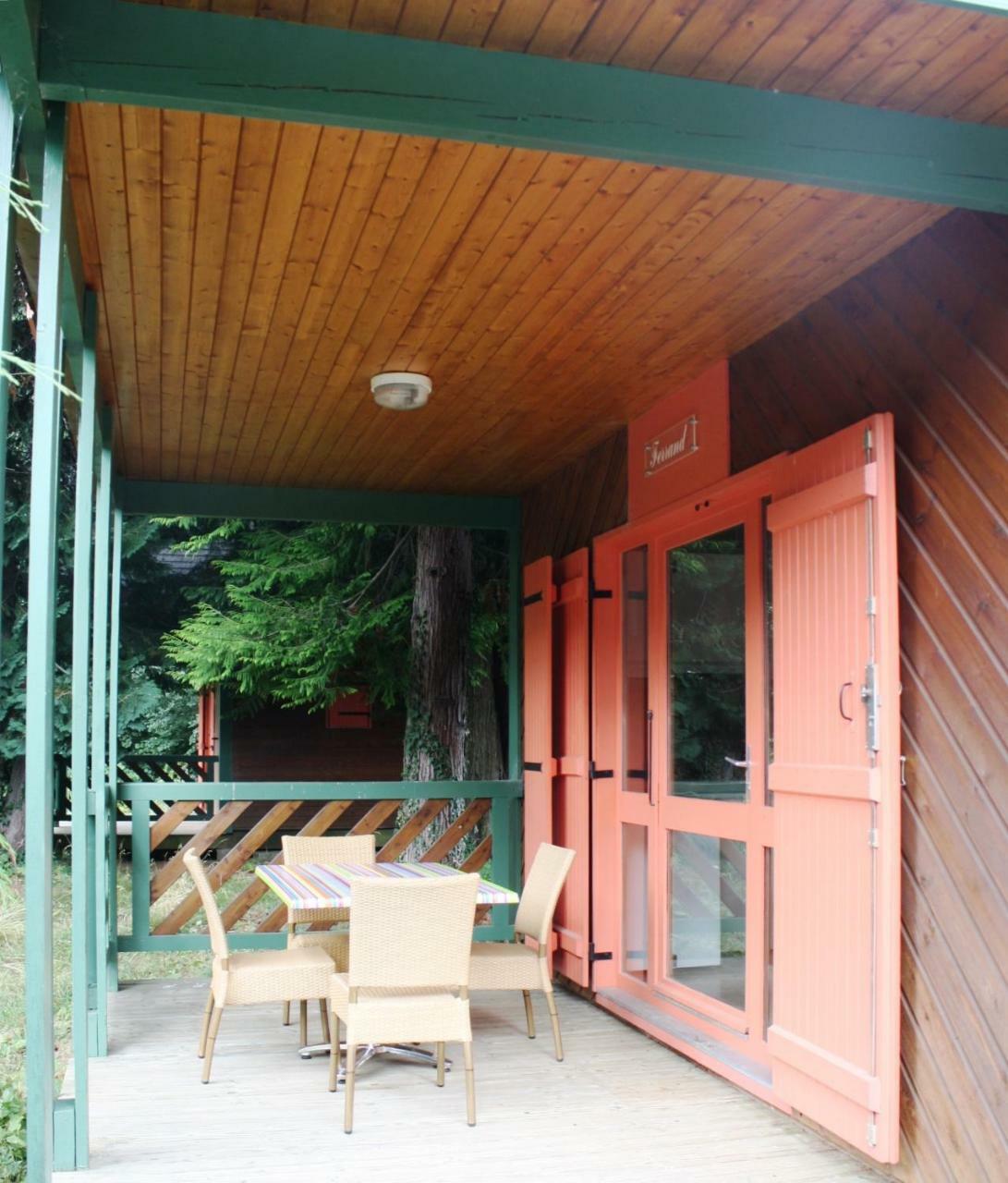 Camping Domaine Du Lac Chambon Murol Exterior foto