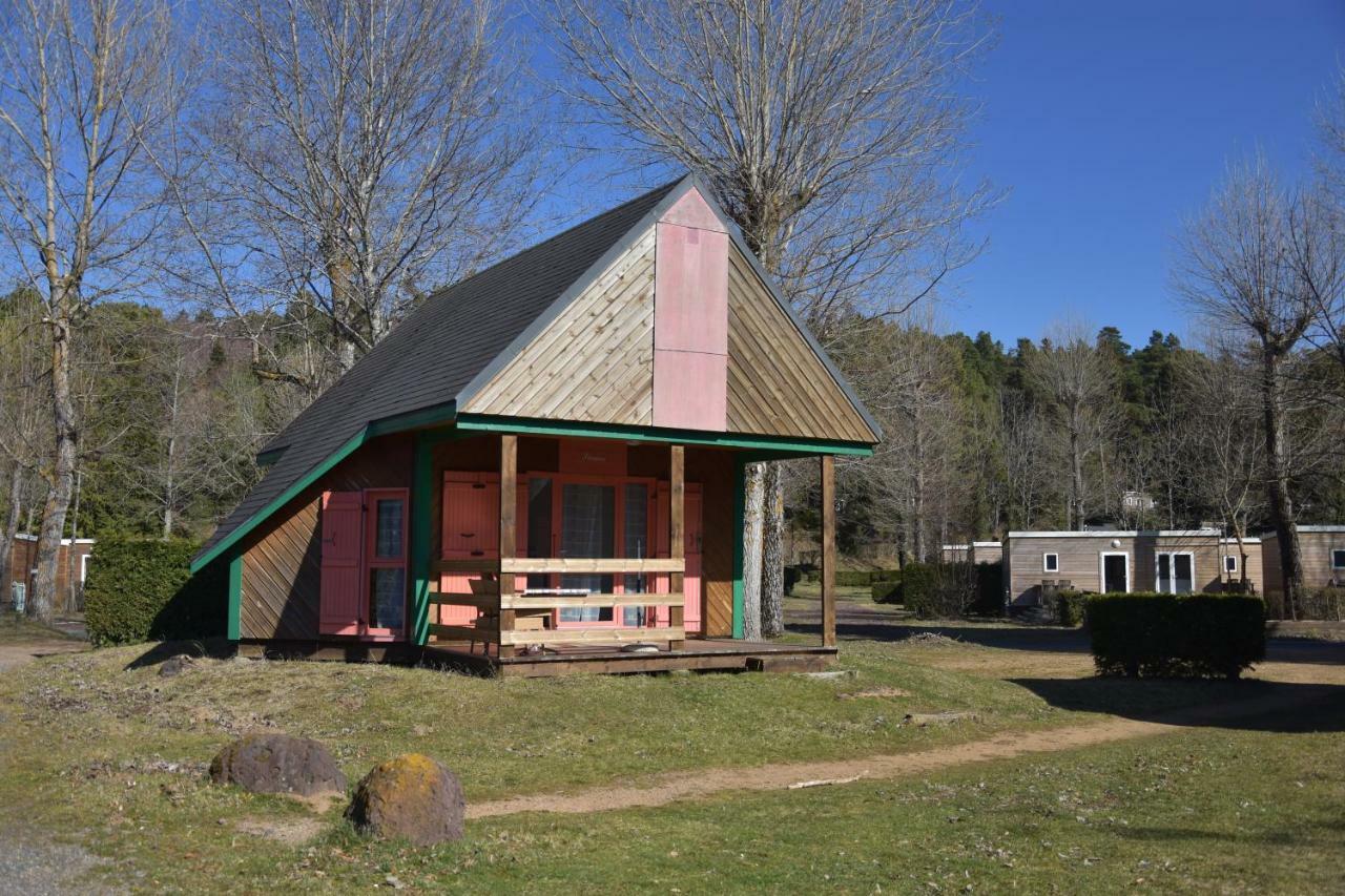 Camping Domaine Du Lac Chambon Murol Exterior foto