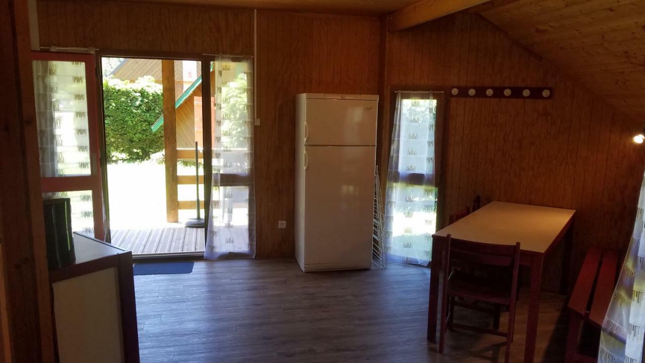 Camping Domaine Du Lac Chambon Murol Exterior foto