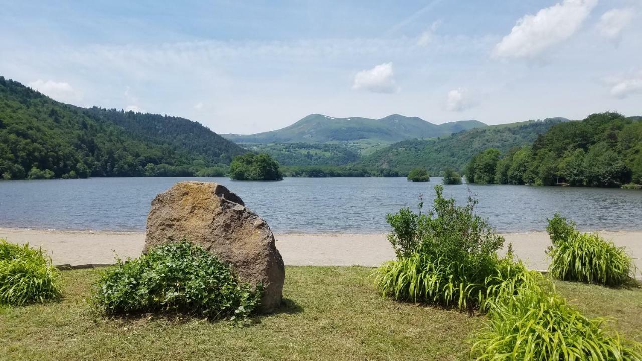 Camping Domaine Du Lac Chambon Murol Exterior foto